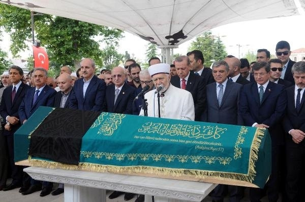 Erdoğan, Gül ve Davutoğlu cenazede buluştu