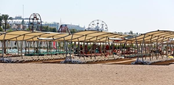 Antalya'da sahiller boş kaldı !