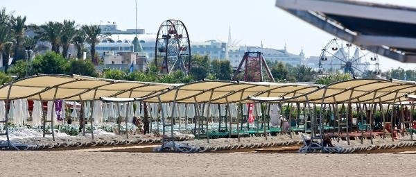 Antalya'da sahiller boş kaldı !