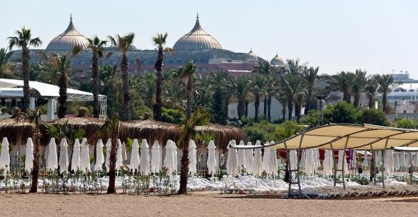 Antalya'da sahiller boş kaldı !