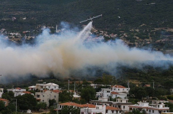 Karaburun'da yangın hızla yayılıyor !
