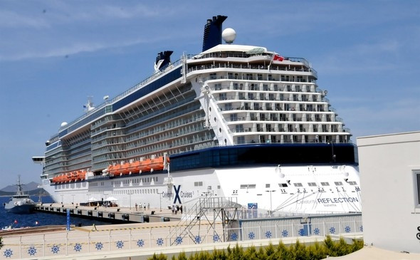 Bodrum'a bir anda 4 bin 500 turist giriş yaptı
