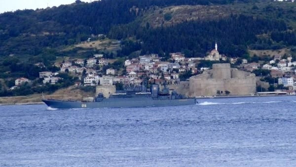 Rus savaş gemisinden kışkırtıcı hareketler