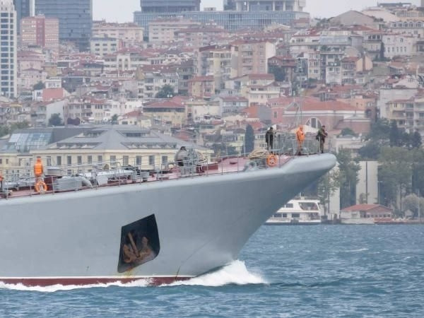Rus savaş gemisinden kışkırtıcı hareketler