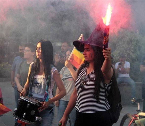 Adana ABD'deki katliam için toplandı
