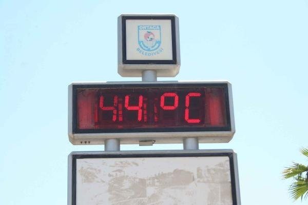 Termometreler 44 dereceyi gördü