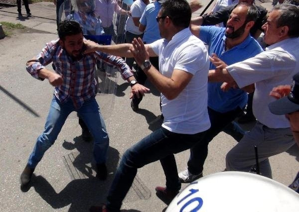 Kardemir'de siyah çelenk kavgası