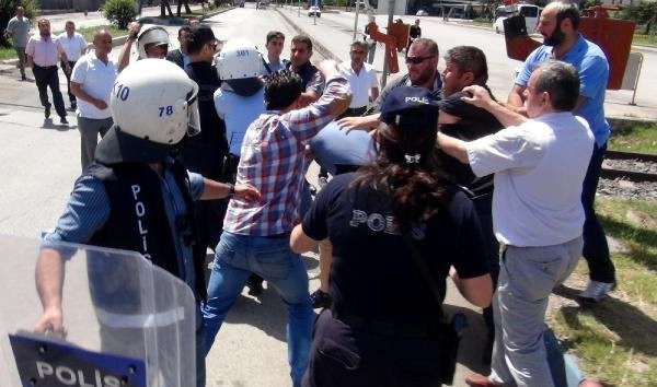 Kardemir'de siyah çelenk kavgası