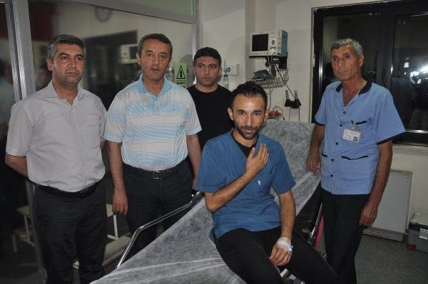 Hemşire ve hasta bakıcıya saldırdılar