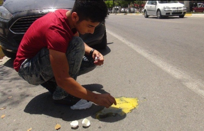 Mersin’de Asfaltta Yumurta Pişirdiler