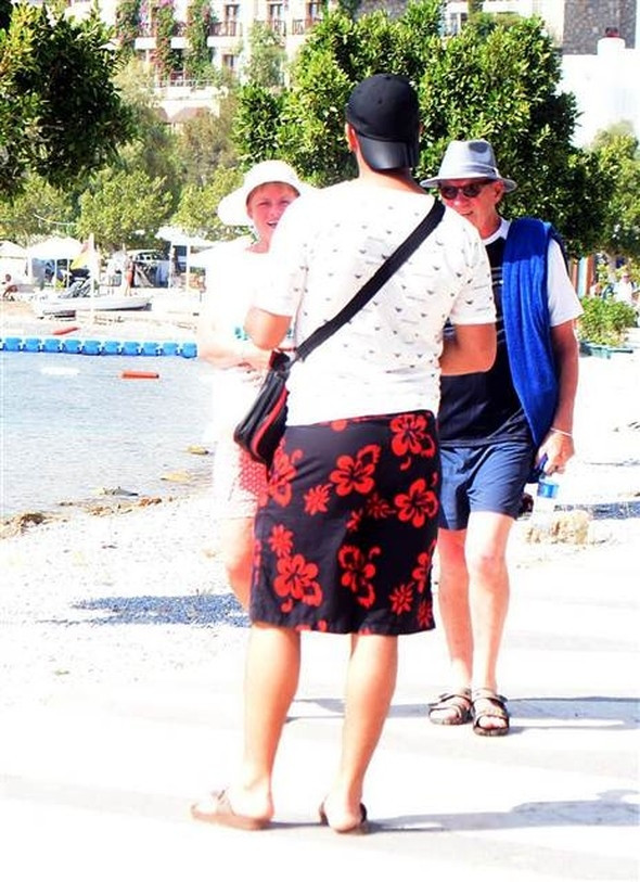 Gemiden inen turistleri bunaltan ısrar