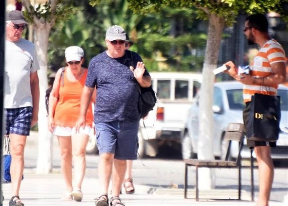 Gemiden inen turistleri bunaltan ısrar