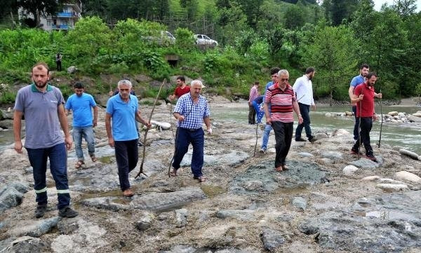 Köylüler yaşlı adam için seferber oldu