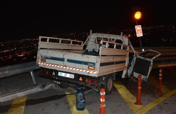 Virajı alamadı çarptı: 1 ölü 2 yaralı