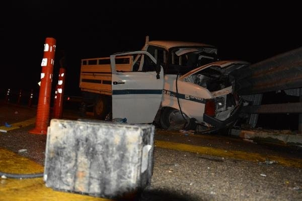 Virajı alamadı çarptı: 1 ölü 2 yaralı