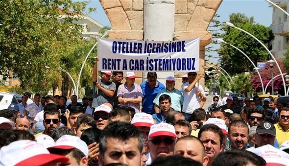 Antalya esnafı kepenk kapattı