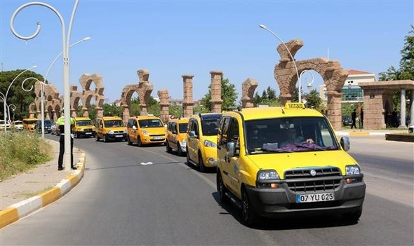 Antalya esnafı kepenk kapattı