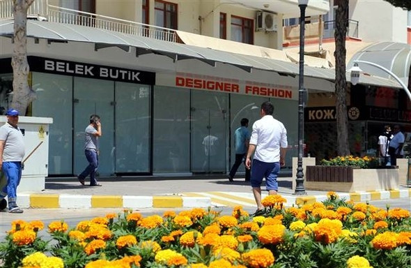 Antalya esnafı kepenk kapattı