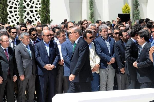 Erdoğan ve Gül cenazede bir araya geldi