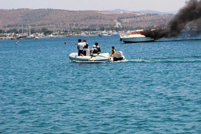 300 bin TL'lik motoryat alev alev yandı