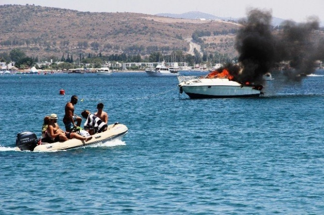 300 bin TL'lik motoryat alev alev yandı