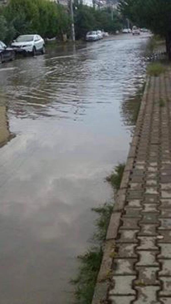 Yağış ve fırtına hayatı olumsuz etkiledi