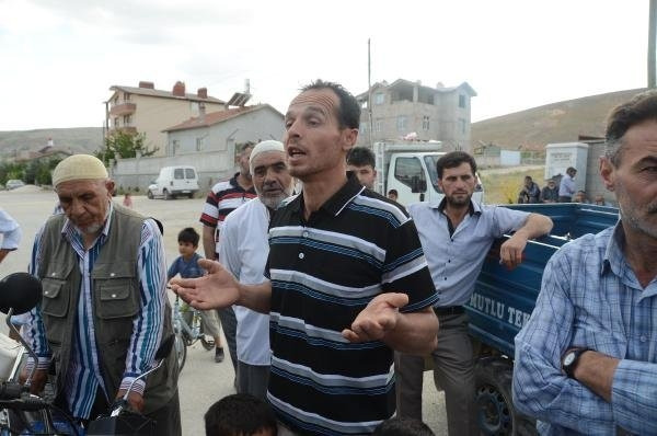 Eşeklerle evlere su taşıyorlar