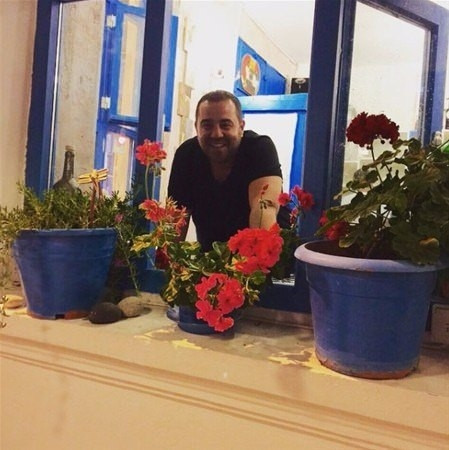 Ata Demirer'i evinden ettiler !