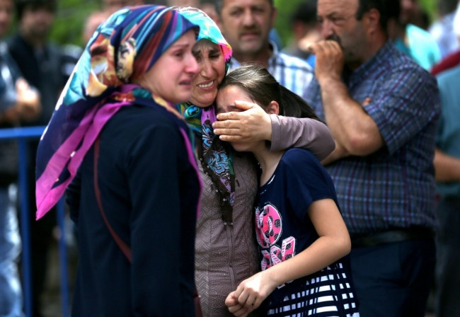 Adli Tıp'ın önü feryat figan! Gözyaşları sel oldu