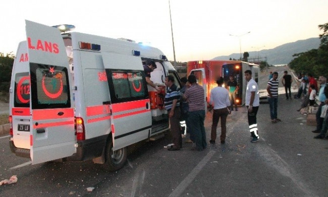 Elazığ'da otobüs kazası: 27 yaralı