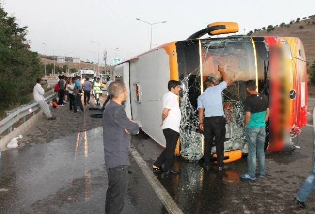 Elazığ'da otobüs kazası: 27 yaralı