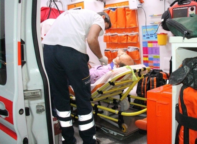 Elazığ'da otobüs kazası: 27 yaralı