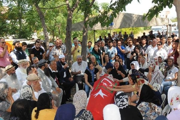 Kahraman şehidi 10 bin kişi uğurladı