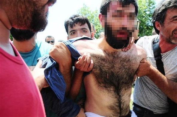 Adana'da cuma namazında canlı bomba paniği