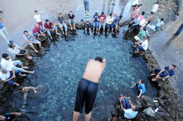Sur'da sıcaklar bunalttı, vatandaş Anzele'ye koştu