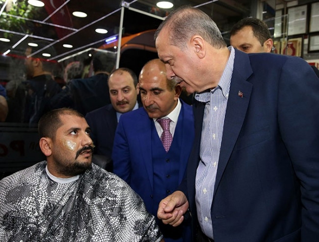 Ağda yaptırırken Erdoğan'ı karşısında görünce...