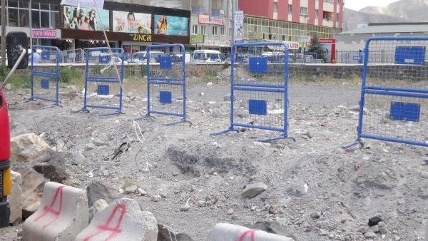 Bu kez polis hendek kazdı