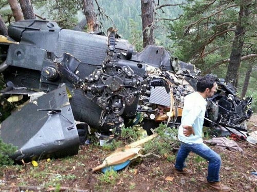 Düşen helikopterin enkazından ilk fotoğraflar