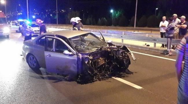 Kazada otomobilin motoru fırladı