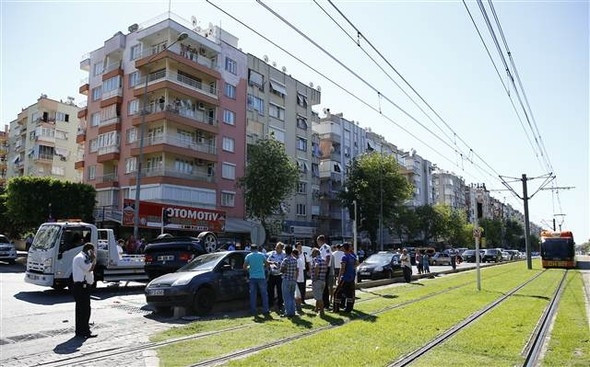 Kaza yapan genç linç ediliyordu ! - Resim: 2