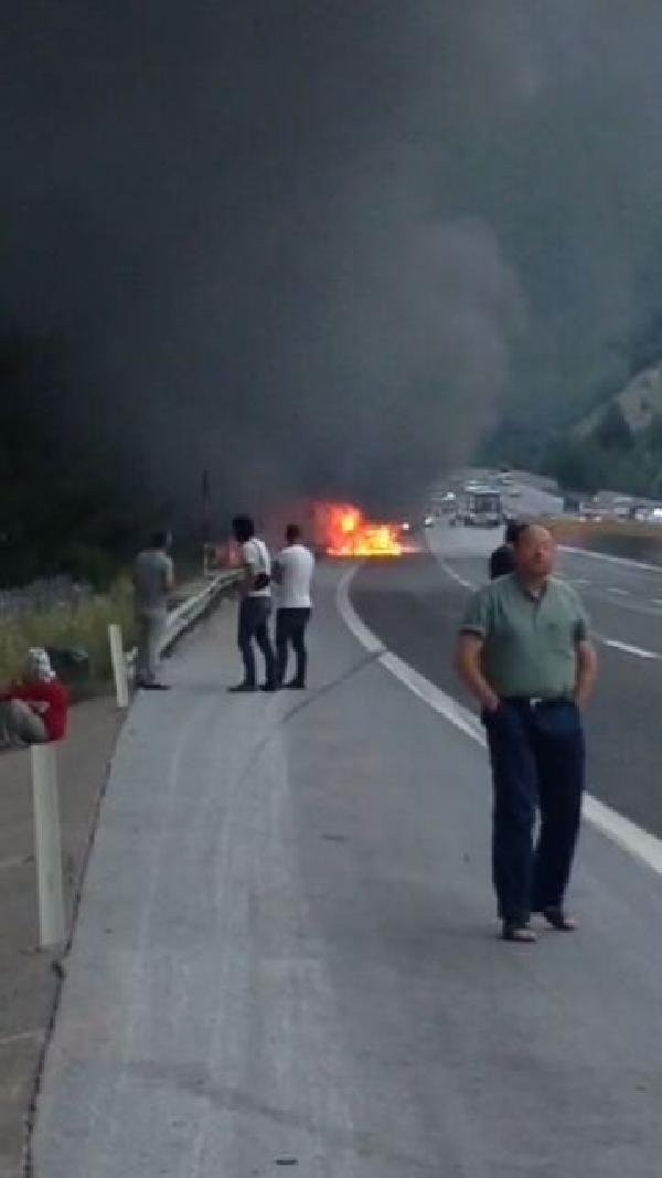 Yolcu otobüsü alev alev yandı