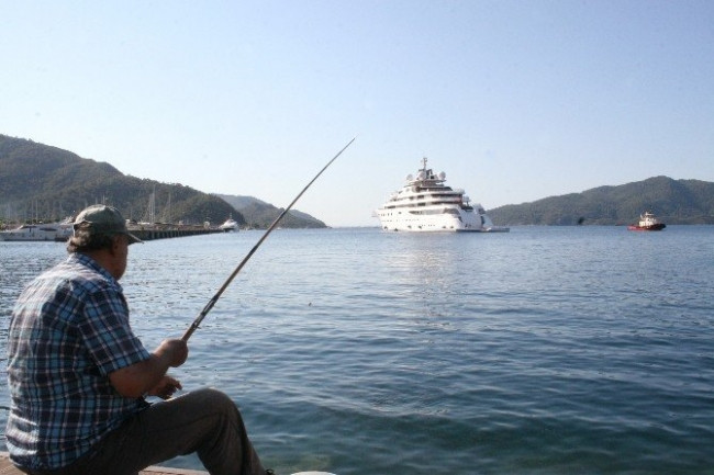 Şeyh lüks yatını Marmaris'e demirledi