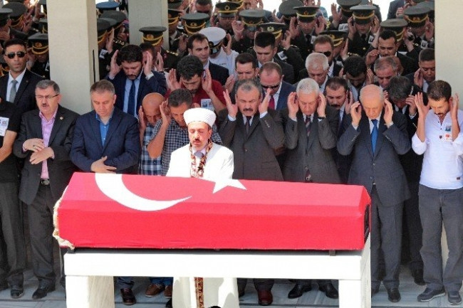 Helikopter kazasında şehit olan çifte son görev