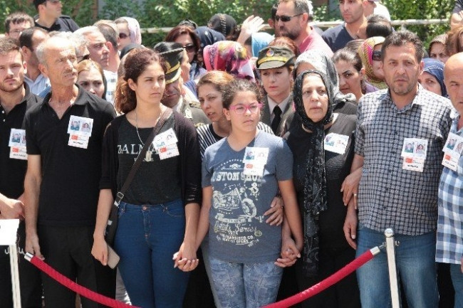 Helikopter kazasında şehit olan çifte son görev