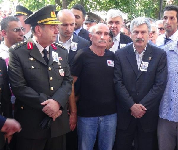 Şehit cenazesinde protokol krizi