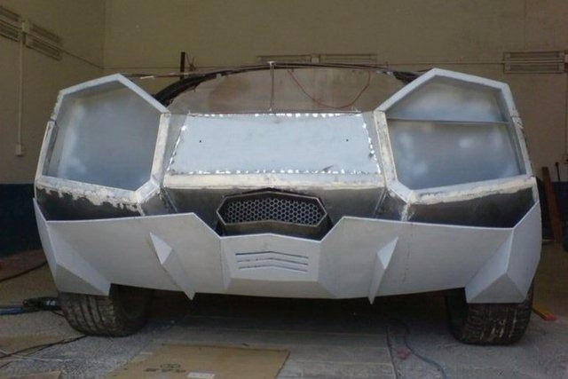 Evinde Lamborghini yaptı!