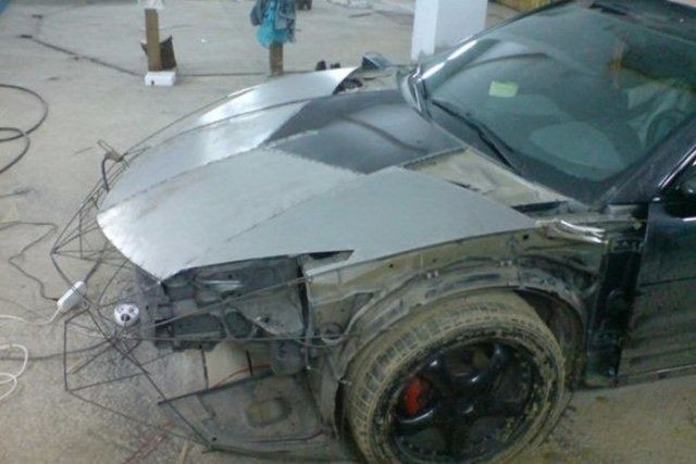 Evinde Lamborghini yaptı!