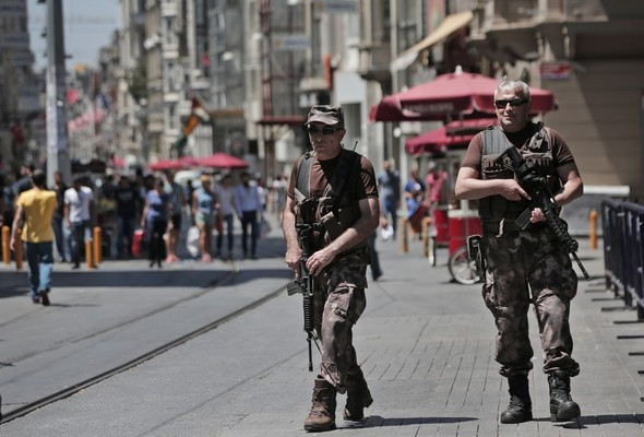 Fransa Başkonsolosluğu'nda yoğun güvenlik önlemleri