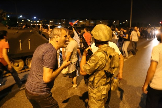 Askerler böyle gözaltına alındı