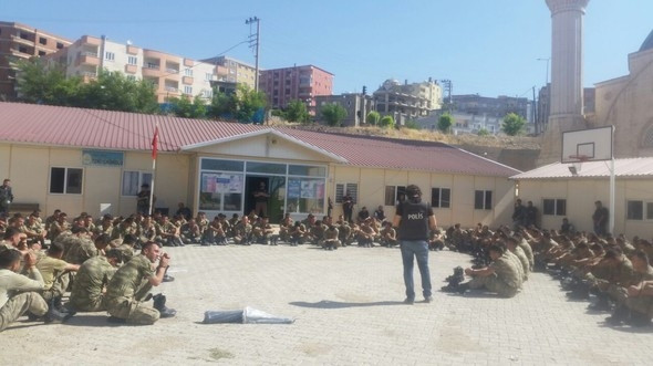 Şırnak'ta yüzlerce asker gözaltında